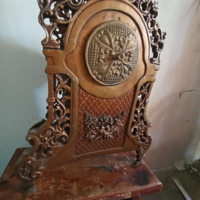 Rosyjski zegar z tworzywa uszkodzony