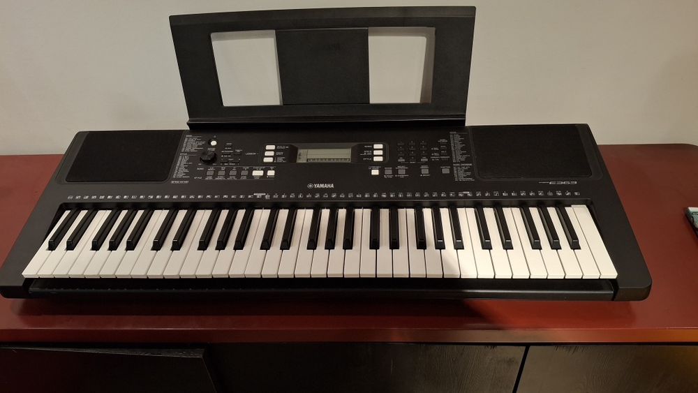Piano elétrico Yamaha psr E363