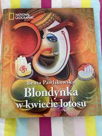 Beata Pawlikowska Blondynka w kwiecie lotosu