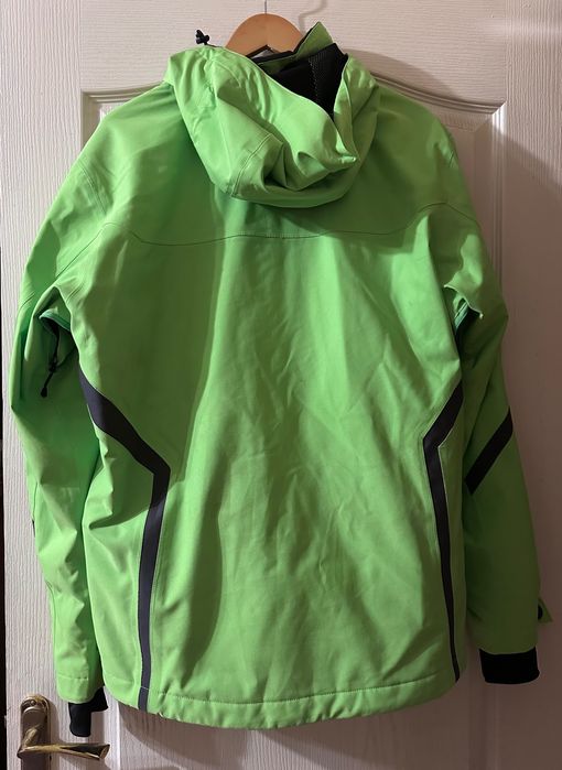 Лижна куртка в ідеальному стані зелена розмір М