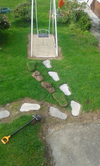 Stopy płytka chodnikowa  tarasowa betonowa ozdoba alejka kostka bruk