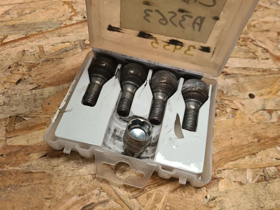 Parafuso anti-roubo RENAULT Megane IV (B9A/M_)