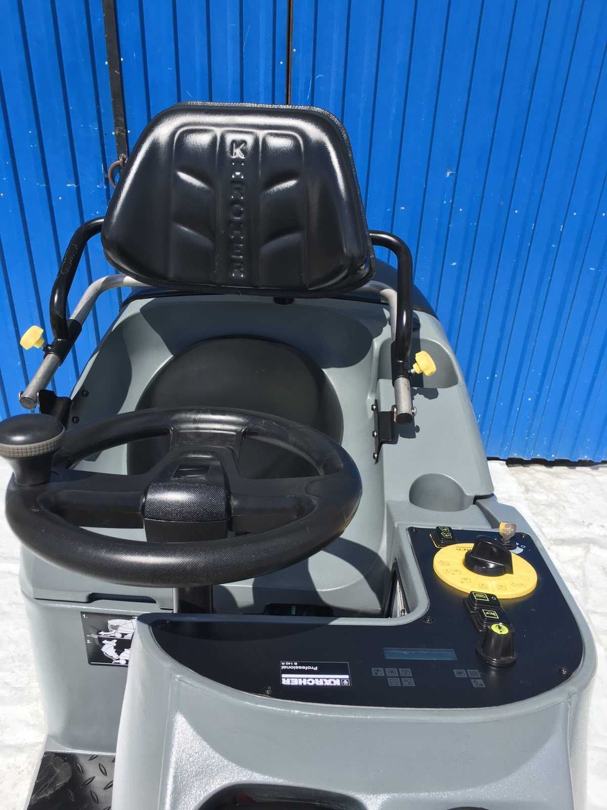 Karchercer B140 bd br поломоечная маши6а керхер підлогомийна
