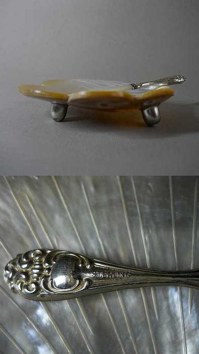 Розетка и нож для икры