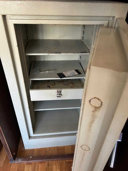 Cofre em aço com gaveta