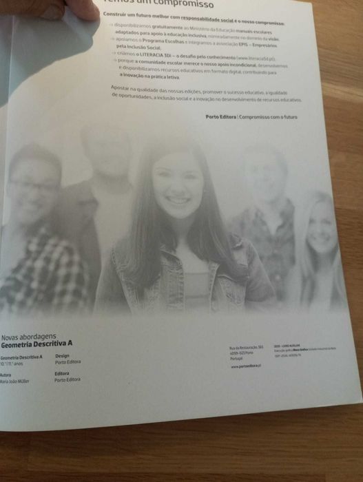 Livro Geometria Descritiva 10/11º ano, Exercícios e preparação exame