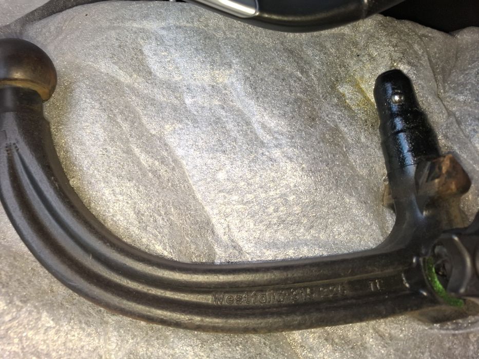 Vendo um engate de reboque para carros