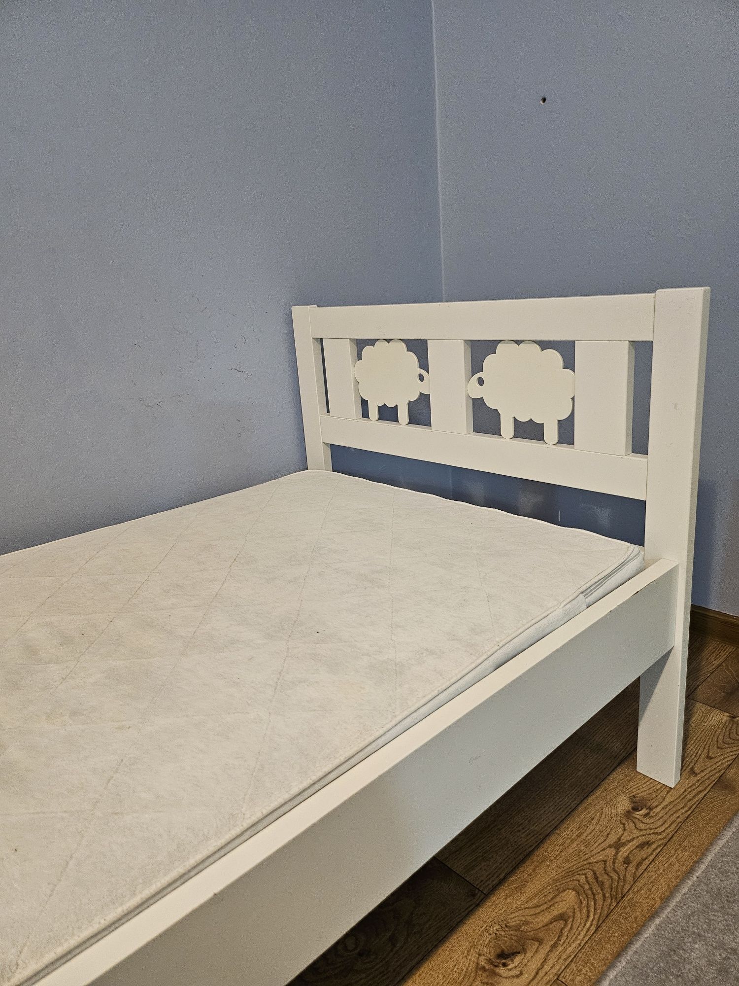 Łóżko Ikea z materacem