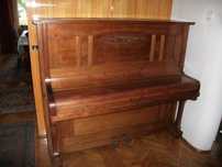 pianino retro zabytek