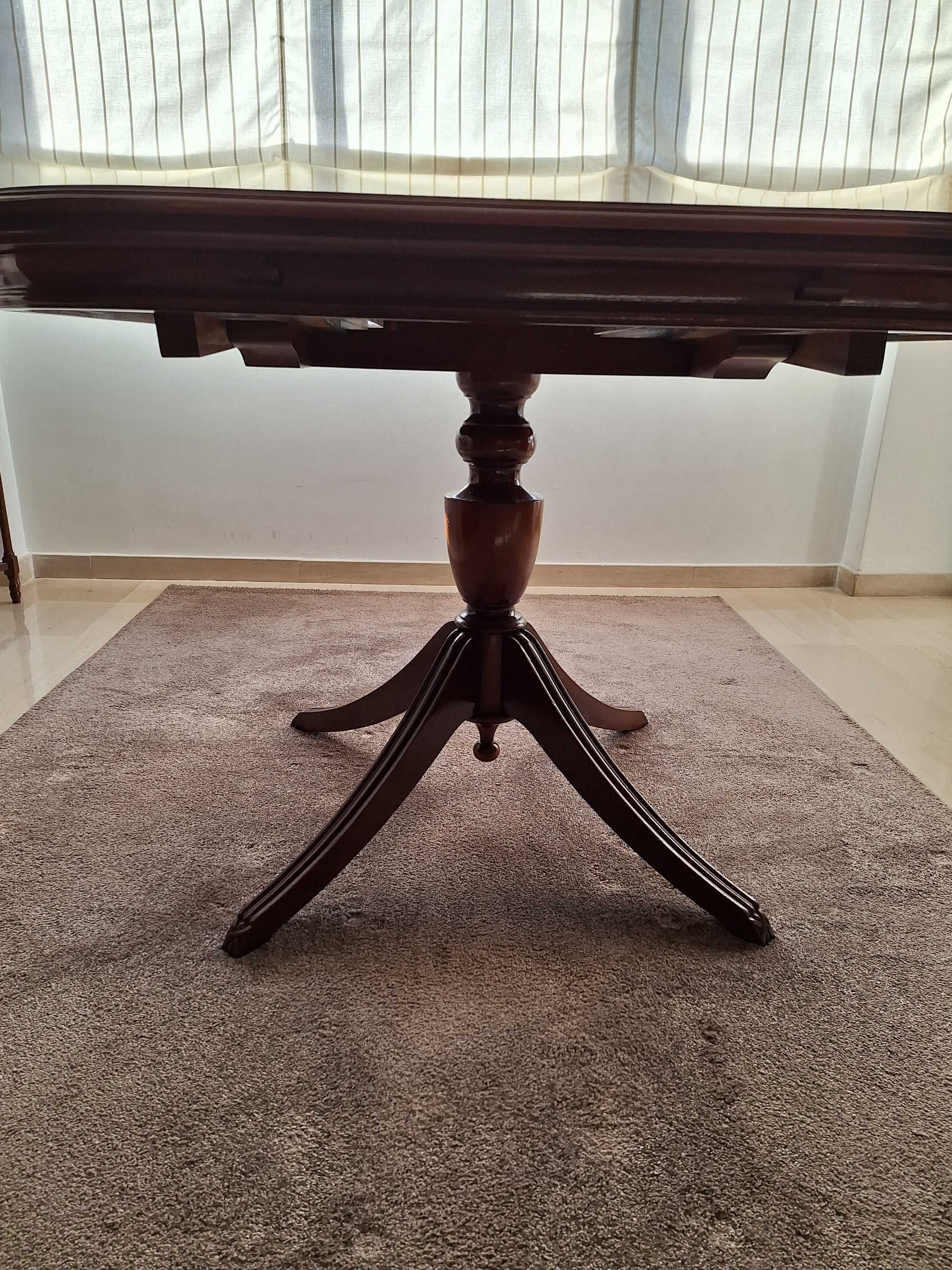 Mesa de Jantar extensível (1,05x1,05 ou 1,05x1,65) em nogueira