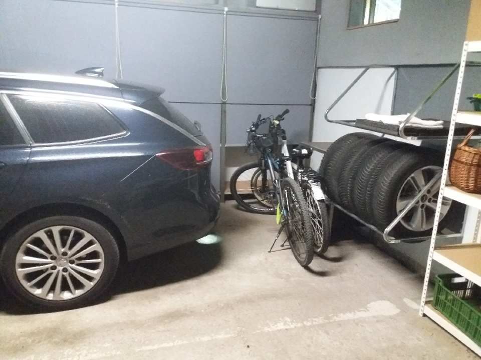 Miejsce garażowe postojowe pod blokiem