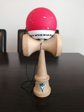 Kendama KROM czerwona