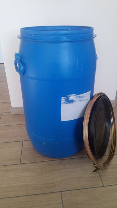 beczka plastikowa niebieska z przykrywką.57 x 38 cm, ok 50L litrów