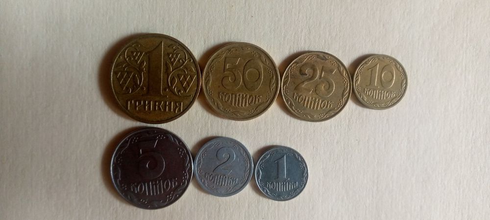 Деньги. российские рубли. 5000 р  ублей 1992 год. Монеты  Украины и ро