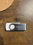 Pendrive 4 GB bialy chowany