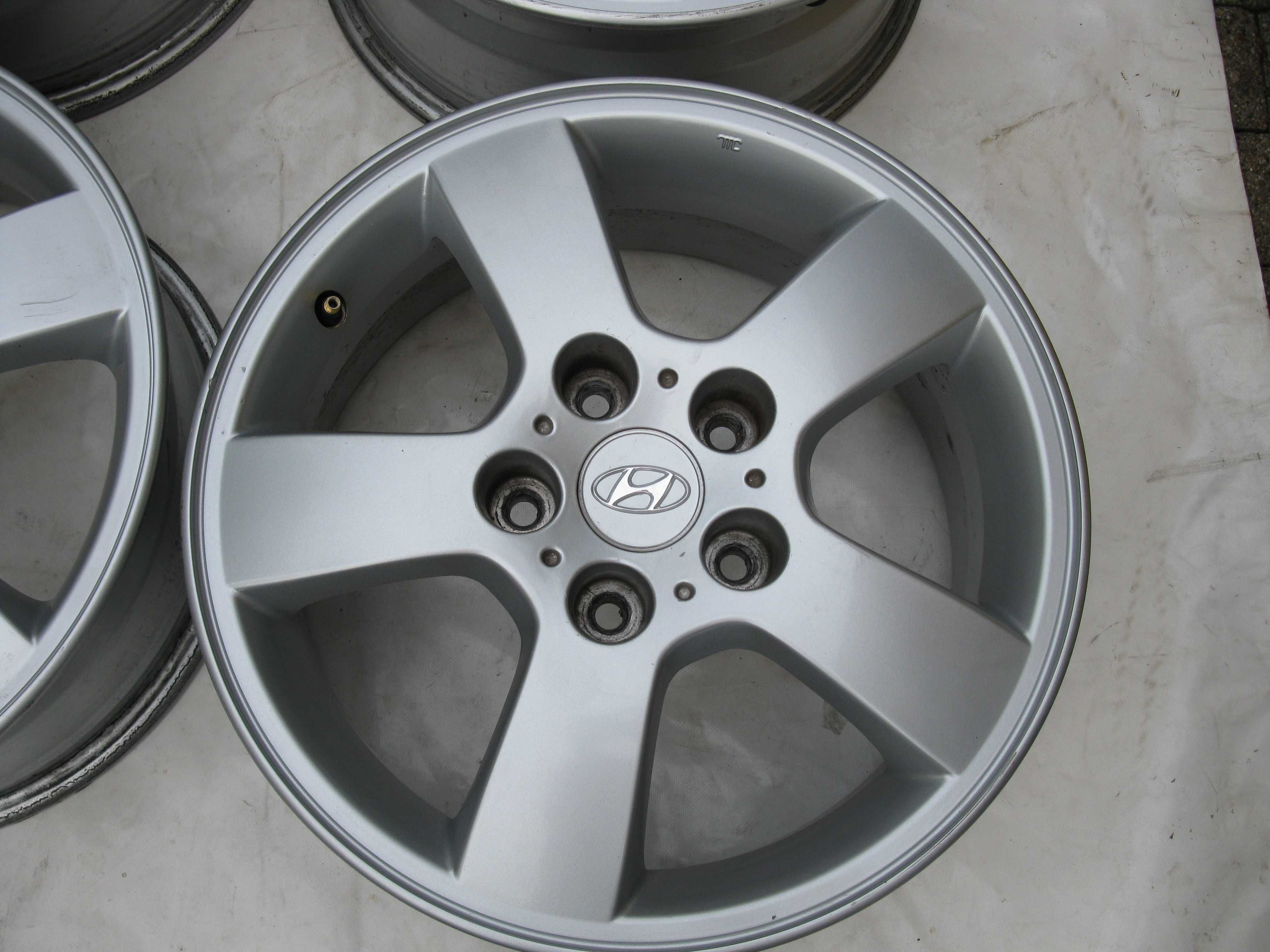 4x Alufelgi HYUNDAI 6,5Jx16H2 et 46