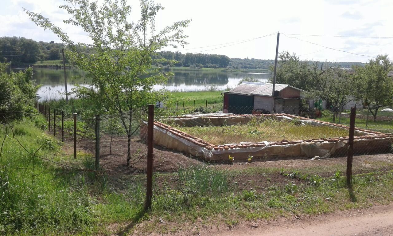 Продам участок с фундаментом и цокалем.