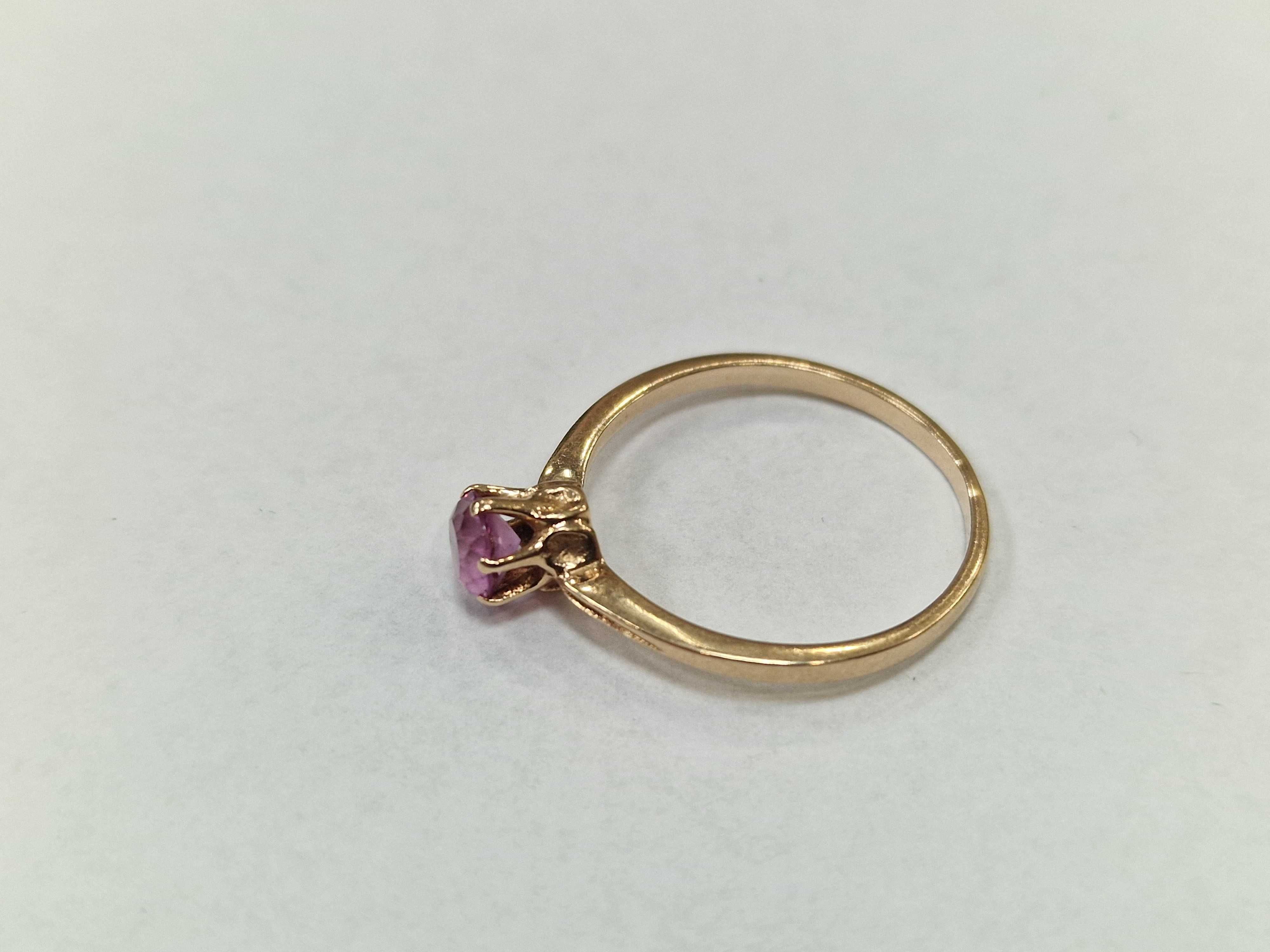 Warmet! Złoty pierścionek/ 585/ 1.86 gram/ R16/ Różowy Topaz/ 1963-86