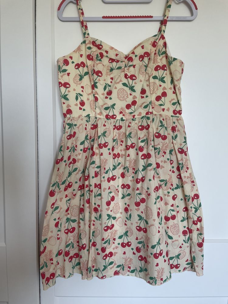 Sukienka letnia w wiśnie