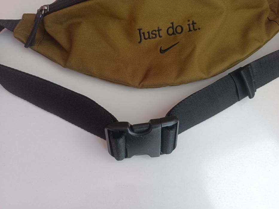 Продам оригинальную сумку на пояс, бананку Nike