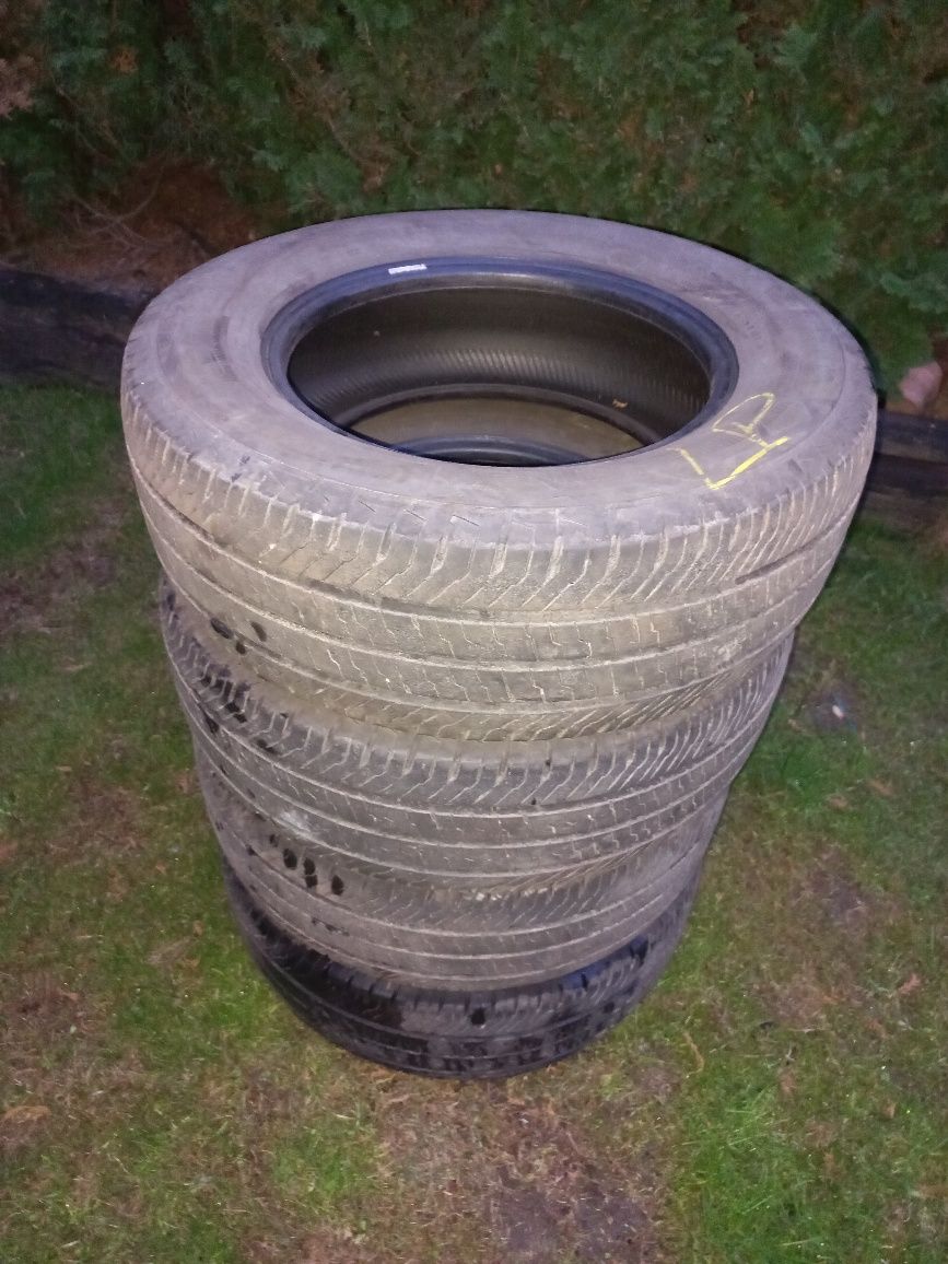 Opony wzmacniane do busa 215 65 R15C