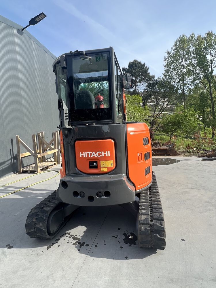 Hitachi 38 engate hidraulico. 3 baldes