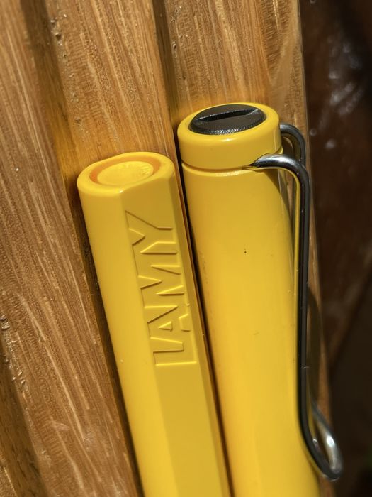 LAMY Safari, długopis. Niebieski wkład.