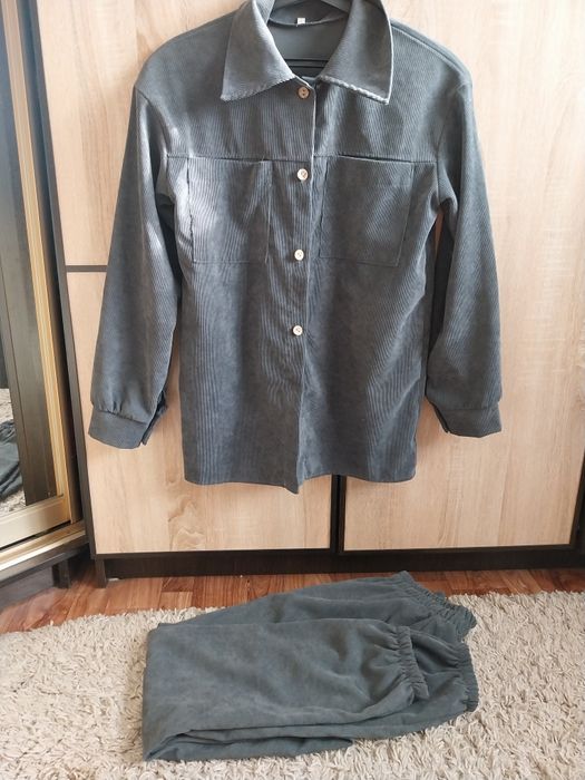 Продам  костюм..