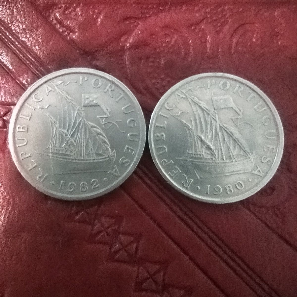 Moedas escudo 1980. Ver descrição