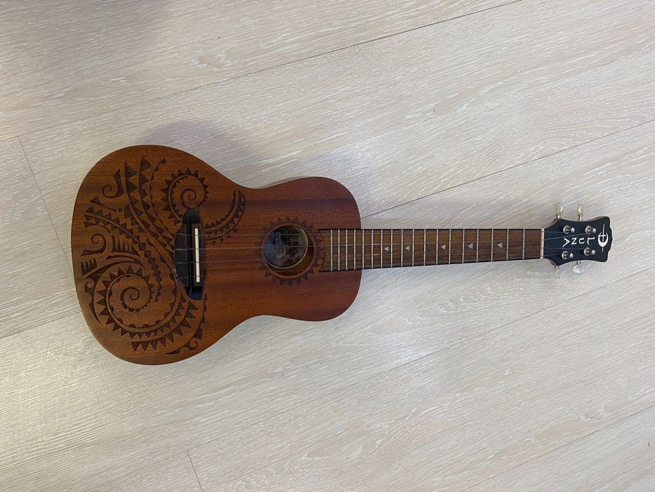 Укулеле Luna Tattoo Concert Mahogany, акустична