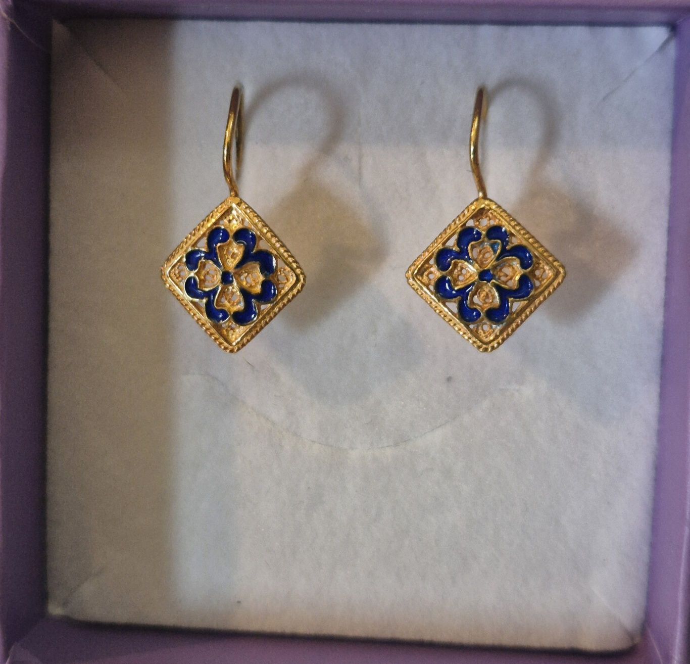 Brincos em prata Dourada com esmalte azul