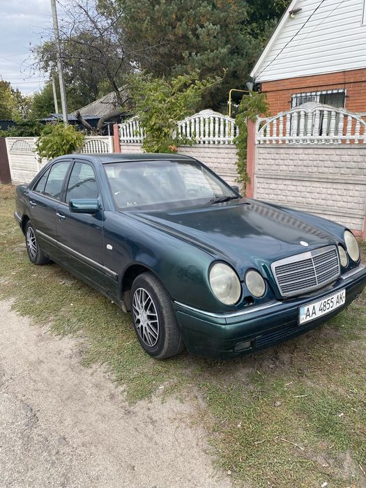 Мерседес е 200 бенз