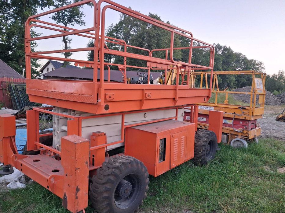Podnośnik nożycowy 4X4, koszowy spalinowy JLG 33-RTS