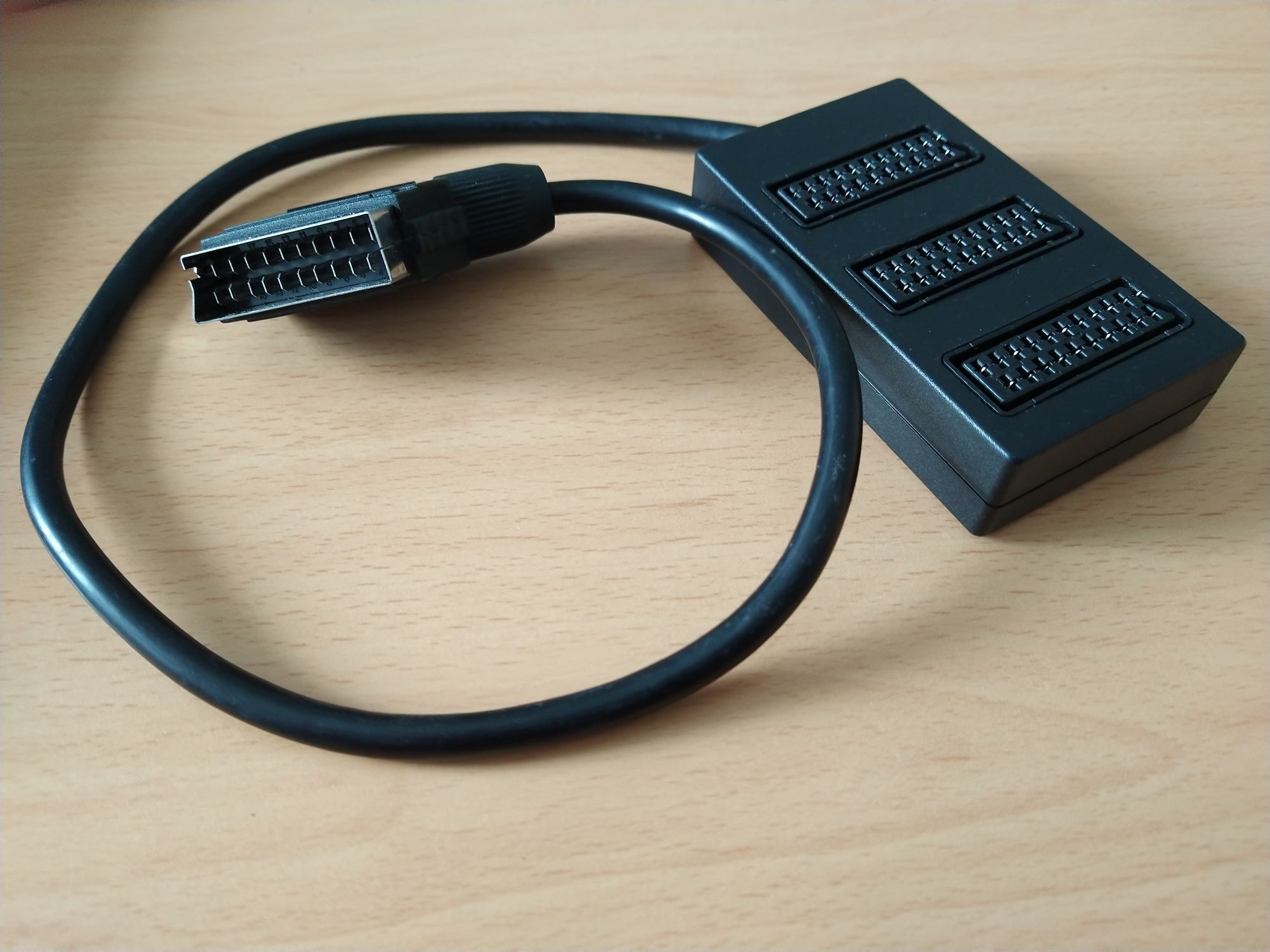 Adaptador SCART para SCART e SCART para áudio