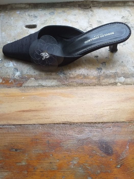 Mules de seda com flor