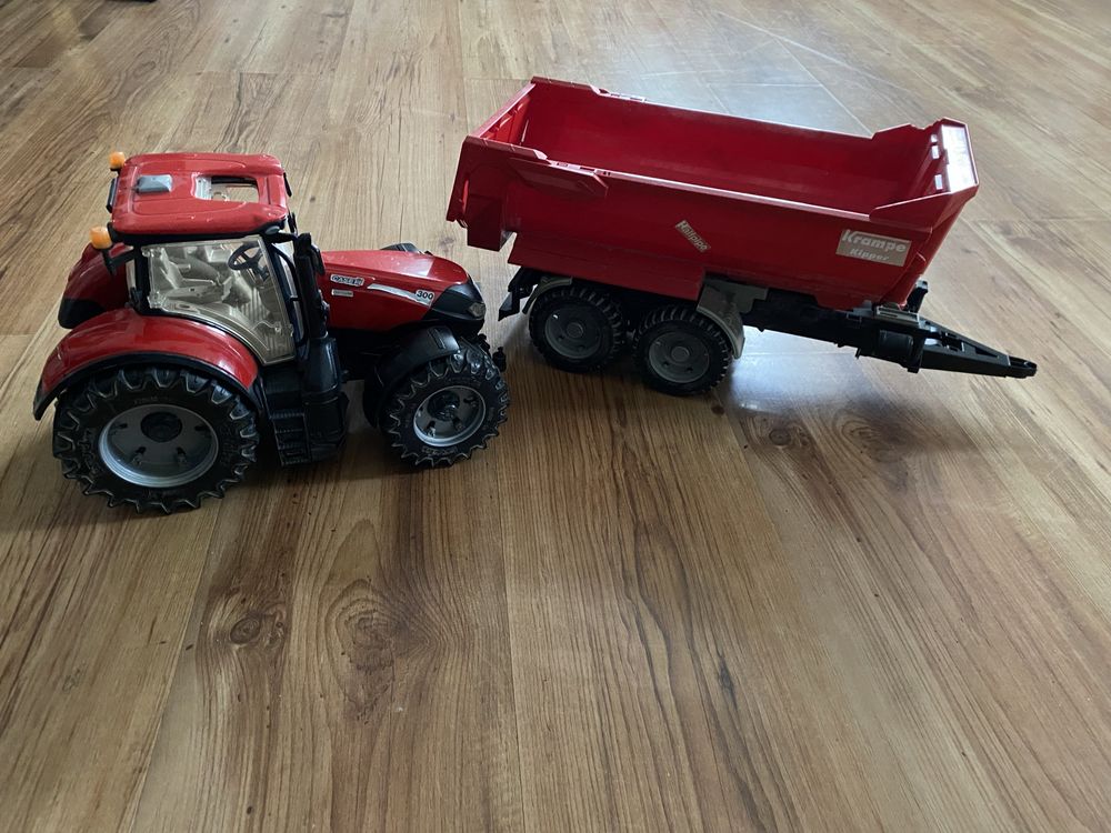 Traktor case z przyczepa
