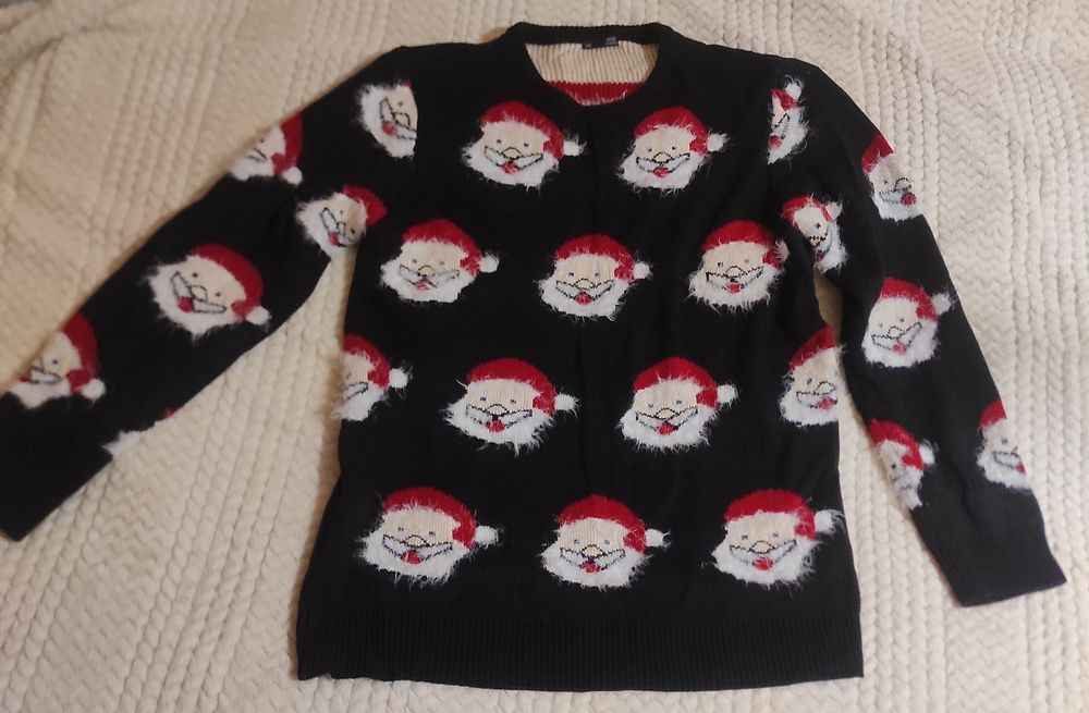 Светр з новорічним принтом