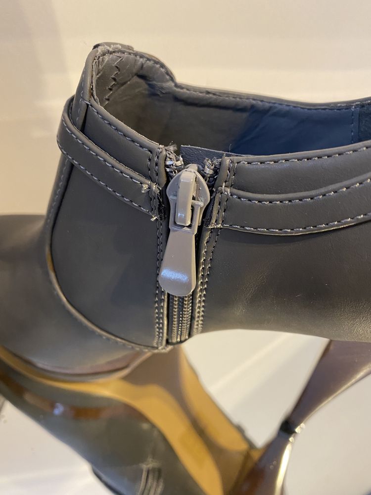 Nowe szare botki