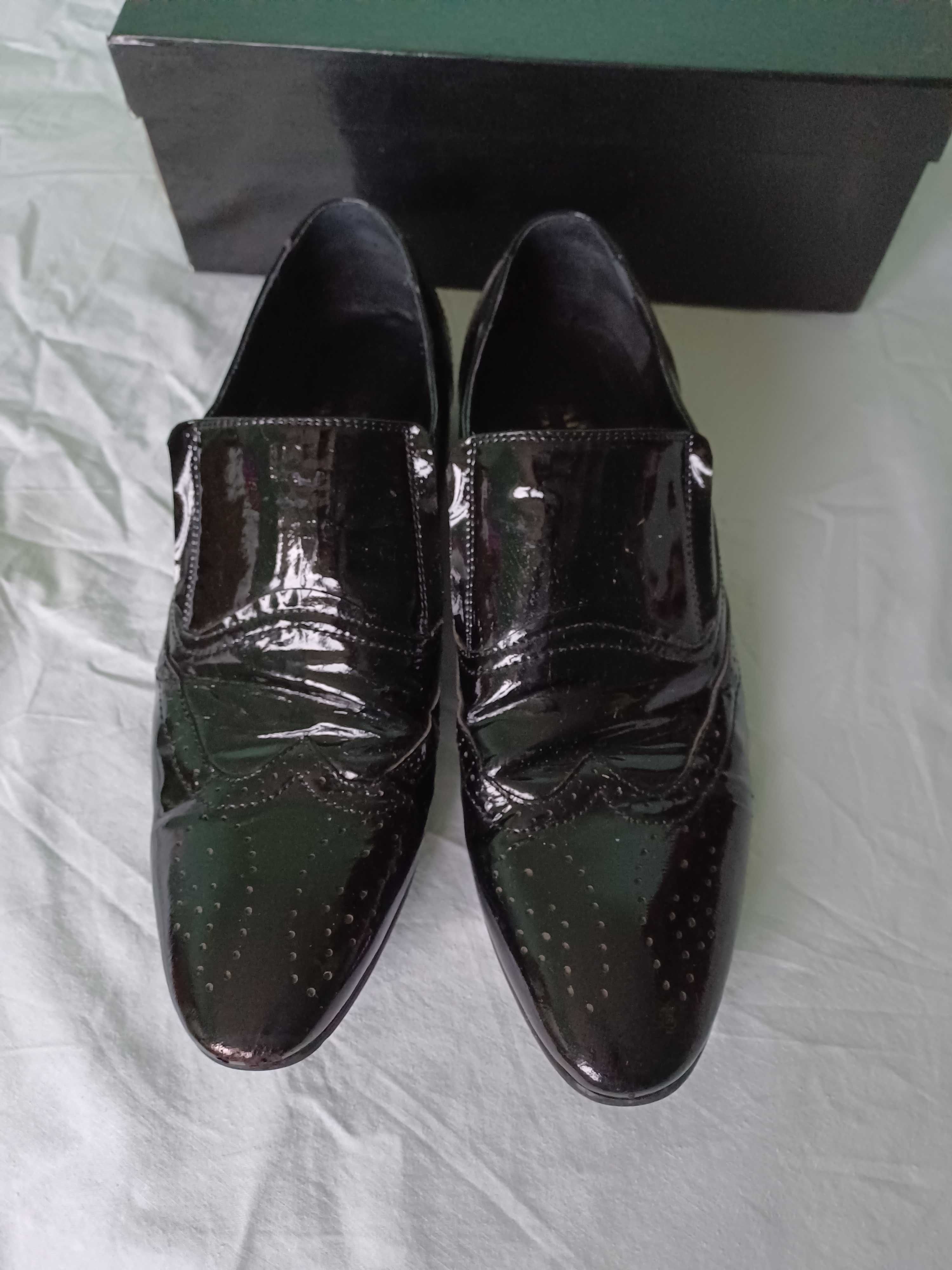 Czarne Buty Lakierki marki LANQIER Italy Design rozmiar 44.