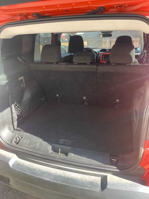 Автомобиль Jeep Renegade