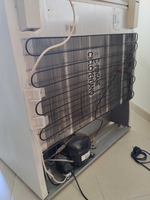 Arca Congeladora Whirlpool - 164 L - Branca