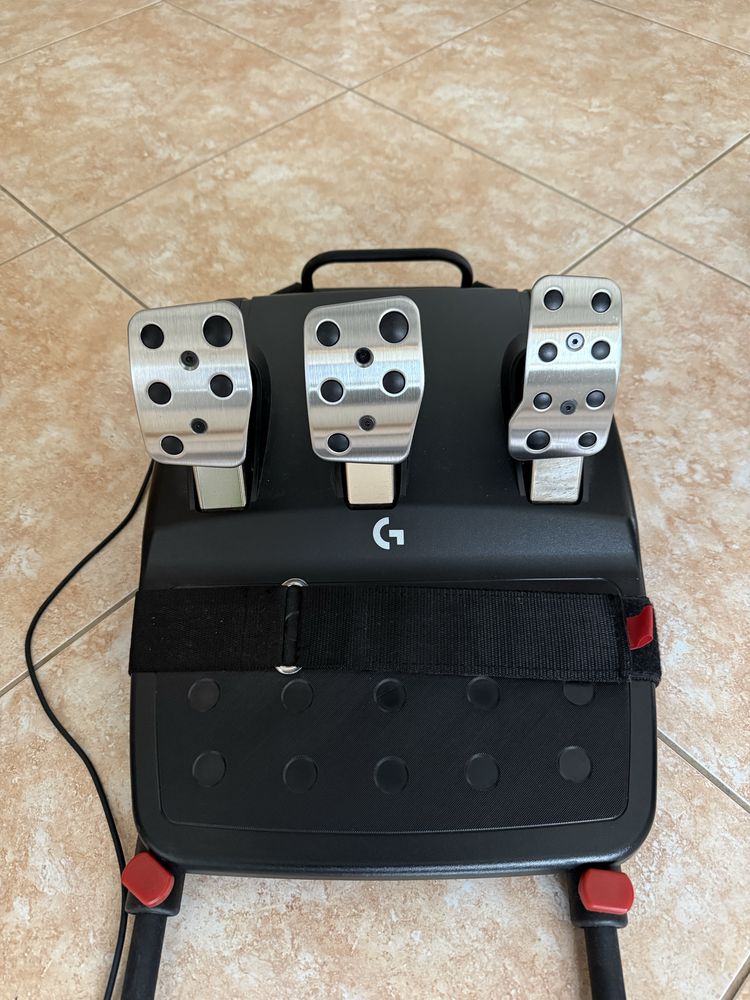 Playseat com volante e pedais logitech g923 para PS e PC ( NOVO )