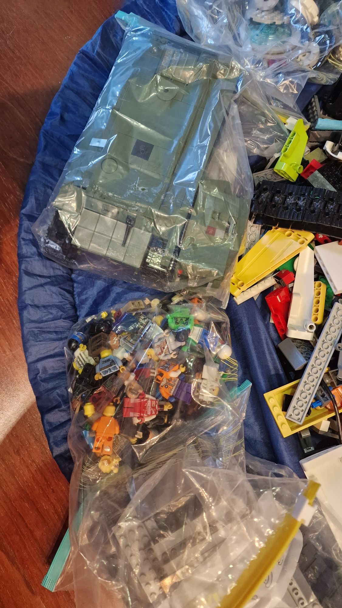Lego (city, creator, technic)  12 kg, osobno silniczki, instrukcje