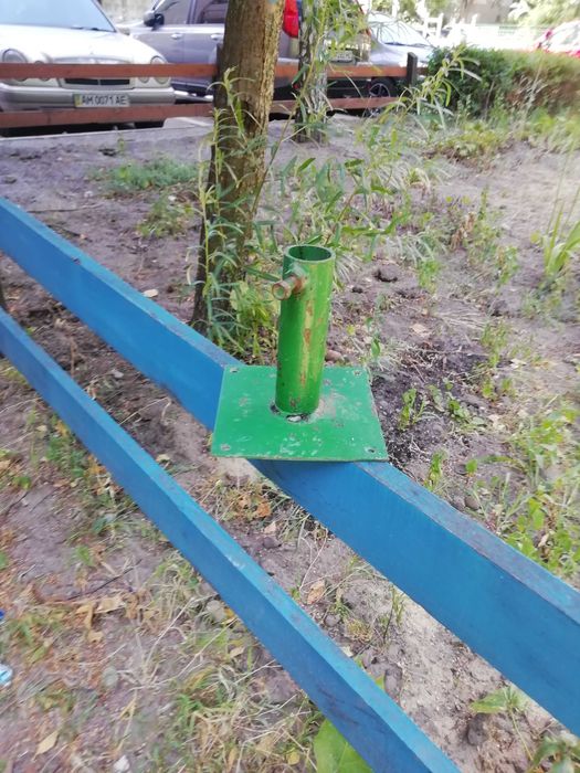 Утримувач у  гарному стані разом підставкою  додається