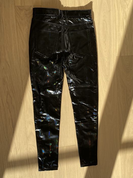 Czarne lakierowane spodnie z efektem holograficznym – Pull&Bear 38