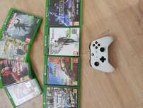sprzedam Xboxa one z padem, okablowaniem + 8 gier  z pudelkiem orginal