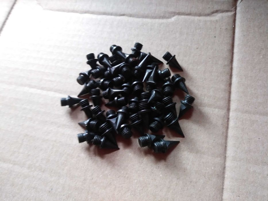 Kolce do pantofli lekkoatletycznych czarne 9mm
