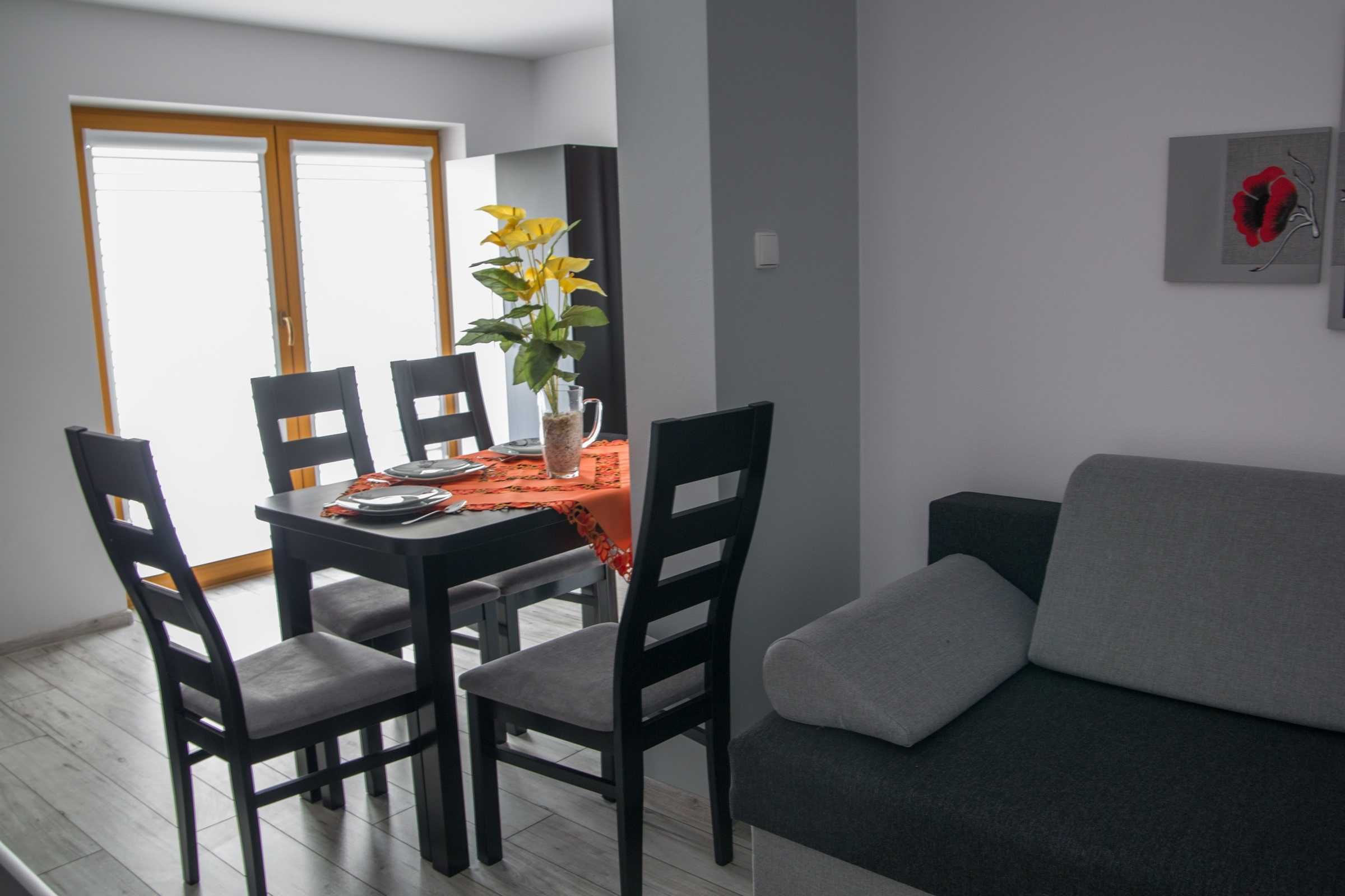 apartament biało-czarny