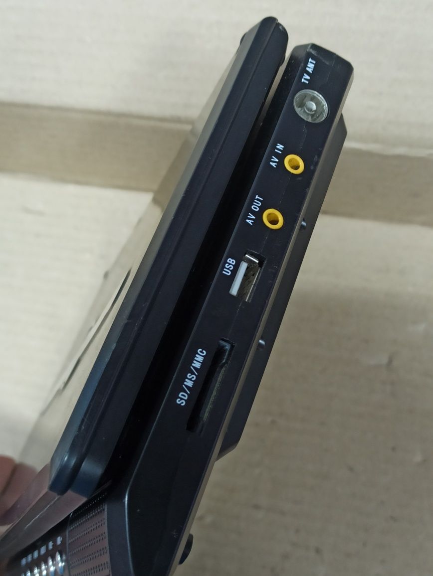 Портативный DVD player Sharp