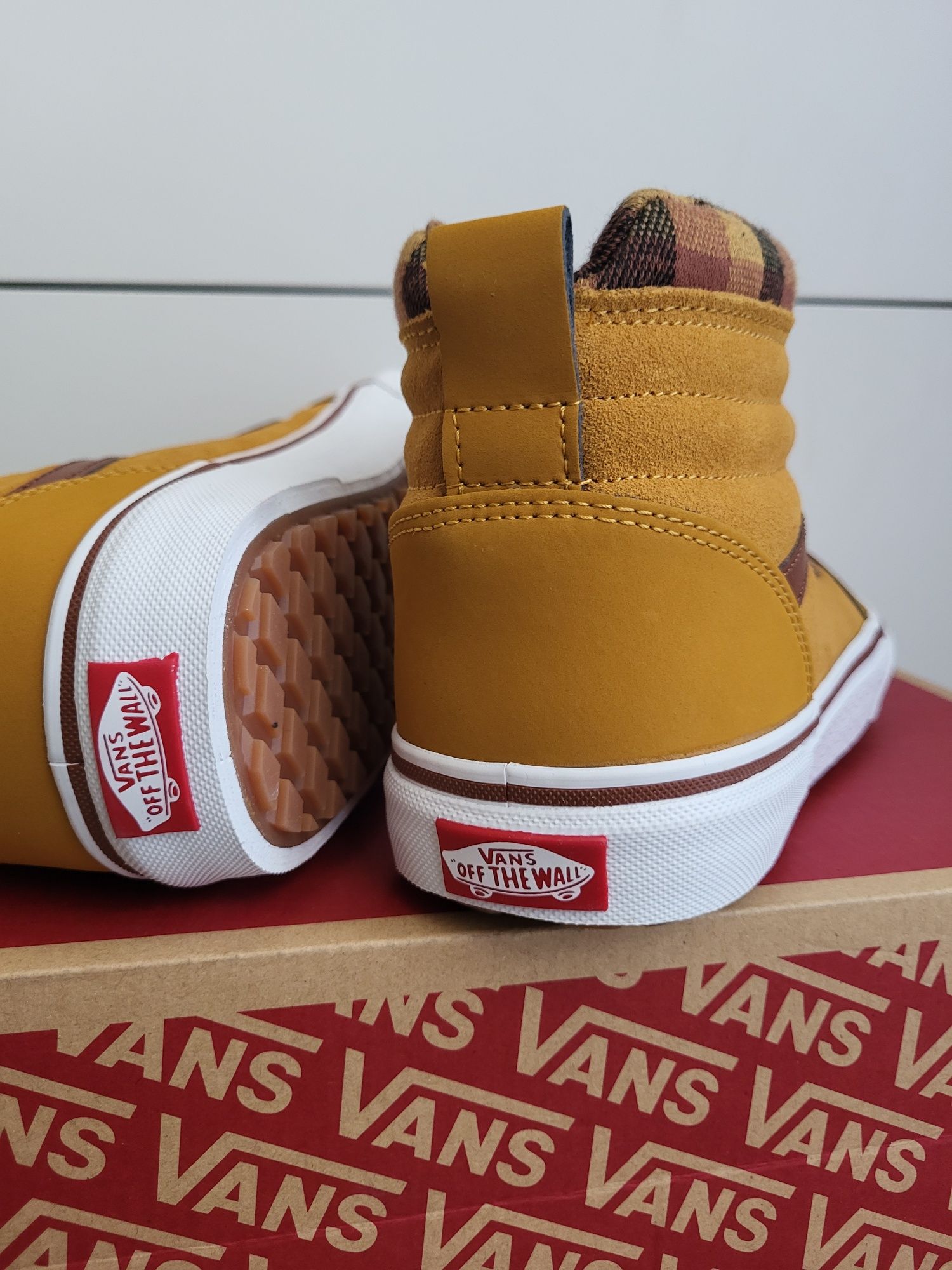 Buty Vans Ward Hi Mte honey 40.5 nowe